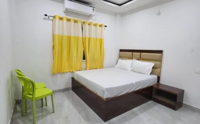 Goroomgo Shekhar Palace Varanasi