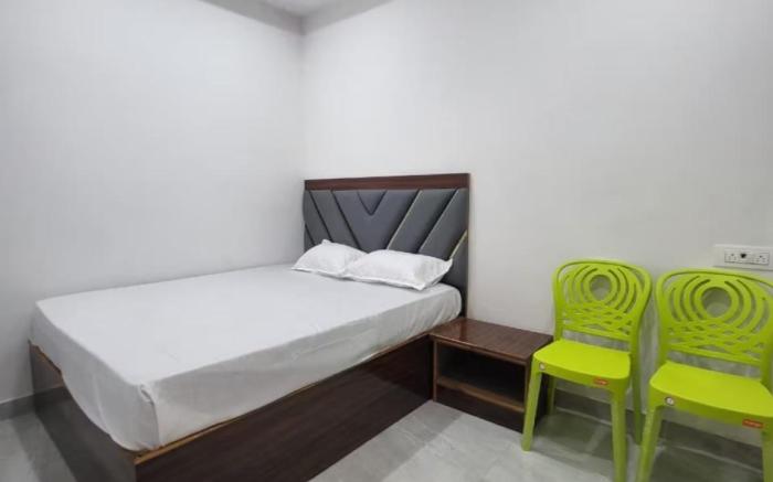 Goroomgo Shekhar Palace Varanasi