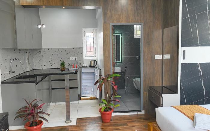 VIN HOTEL HENNUR CROSS