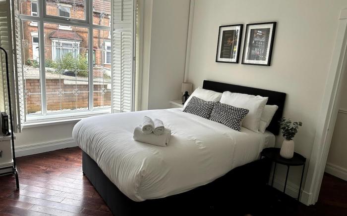 Modern 5BR | Near M6 | Fast Wifi