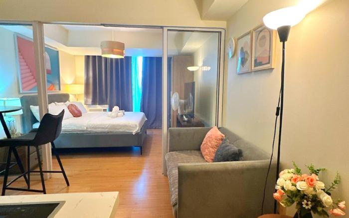 1BR Condotel in Azure Urban Resort Near NAIA #Riz1