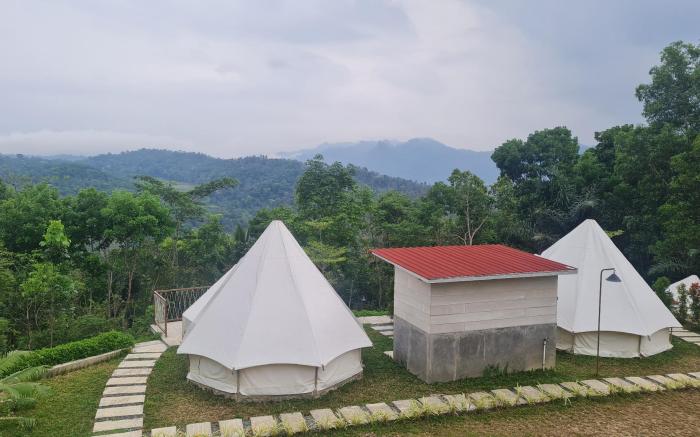 Glamping Bale Bungah Gunung Kucir