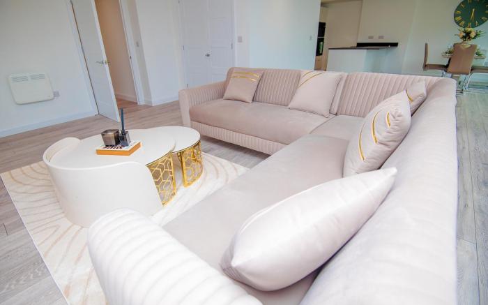 LUXURY 3 BEDROOM PENTHOUSE APARTMENT 