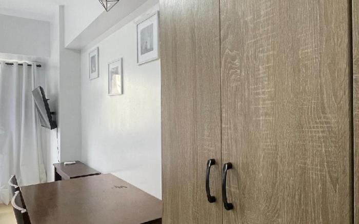 * * E Simple Studio Retreat