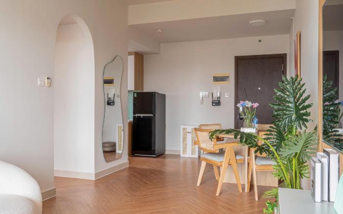 Sin House - The Sun Avenue Apartment