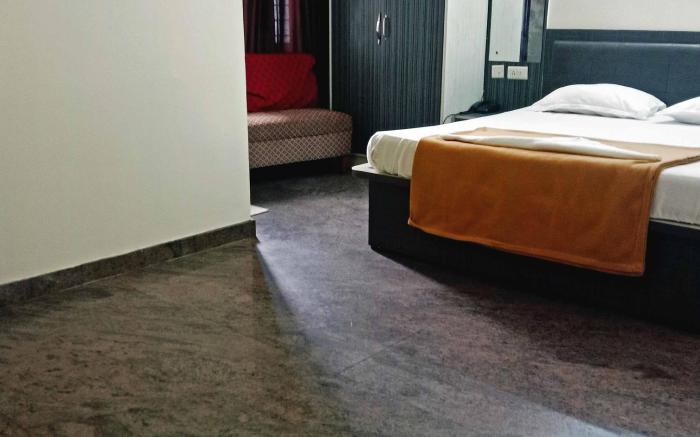 Aradhya Palace Yeshwanthpur -1 Km from railway stn