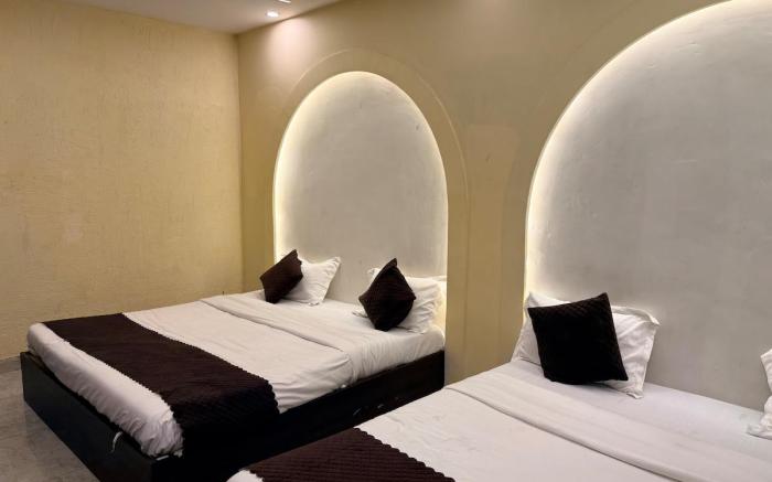 Drip Inn Loft Ganga | Scenic Ganga & River Café