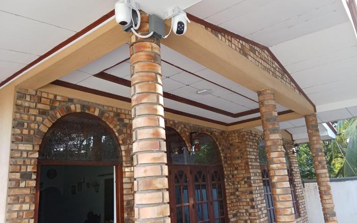 SPACIOUS FAMILY HOLIDAY HOME NEAR THE AIRPORT 