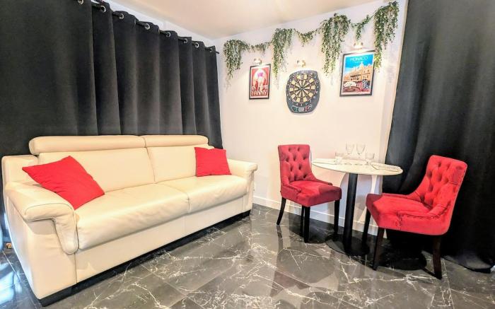 “DRoom Menton Spa & Cinema up to 4 Guests