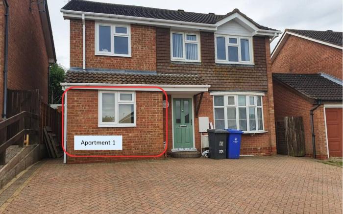 Apt 1: Newly renovated cosy flat - By ShireStays