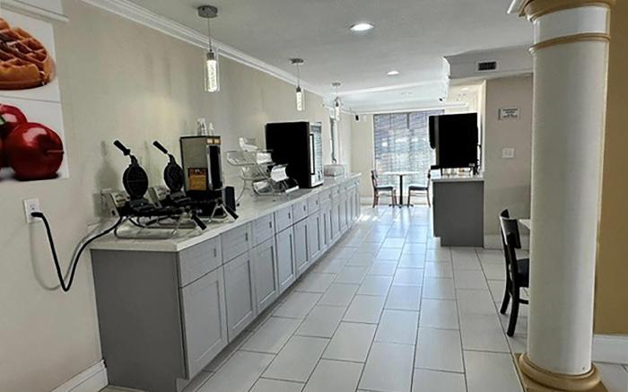 Super 8 by Wyndham Nacogdoches Near University