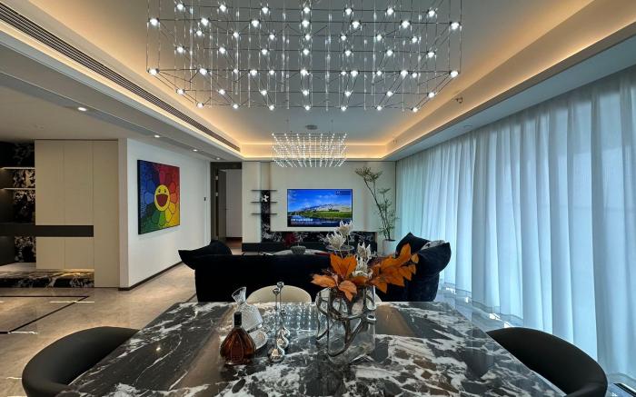 Riverside Grand Apartment - Spacious 5-Bedroom