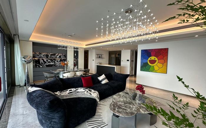 Riverside Grand Apartment - Spacious 5-Bedroom