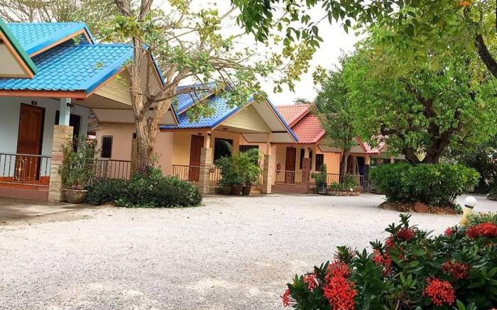 โรงแรมสวนน้ำพัชลีพร รีสอร์ท