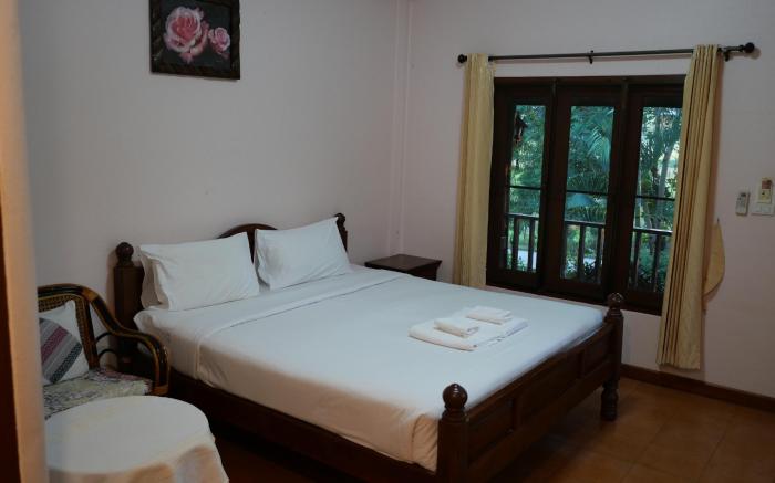 เฮือนไม้หอม