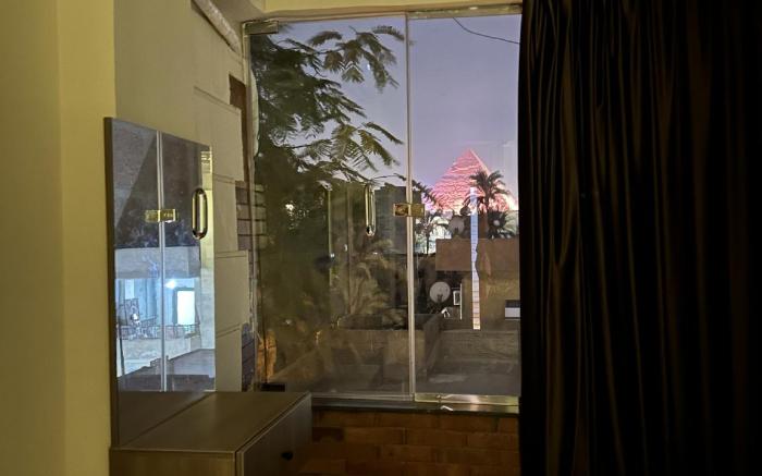 The Pyramid Vault View INN