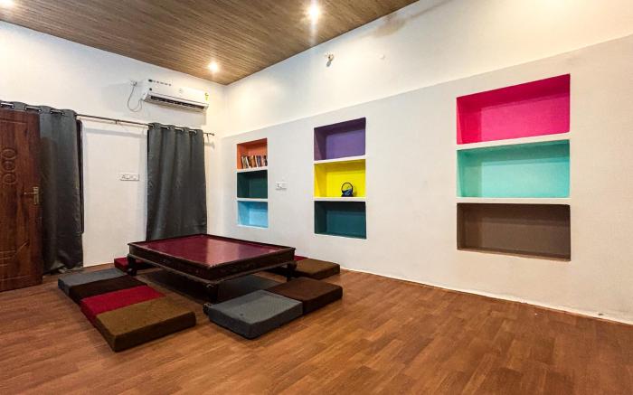 Mosaic Hostel Varanasi