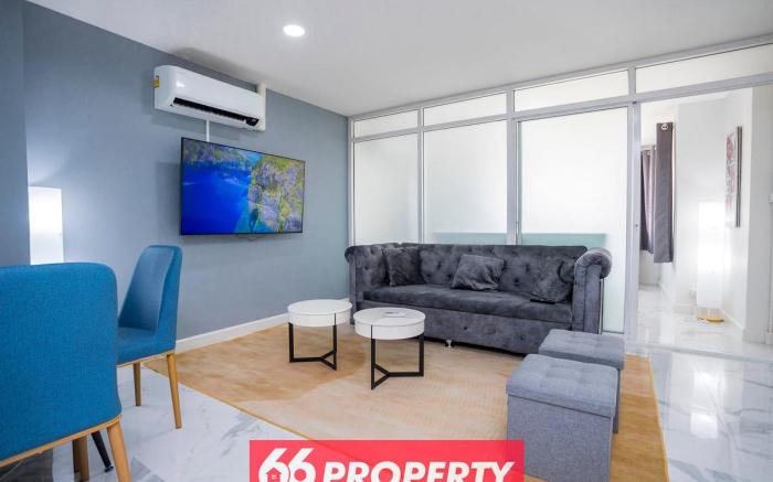 Amazing Apartment Workdesk w/Screen BigTV • Nimman