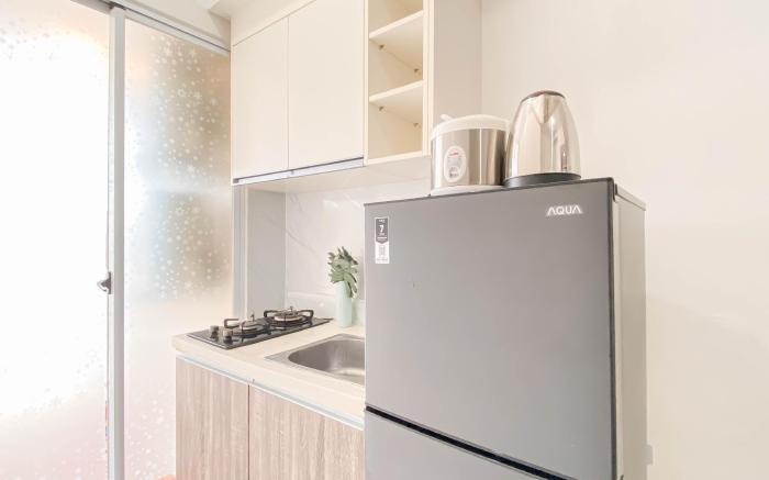 Basic 1BR Apartment Vittoria Residence By Travelio