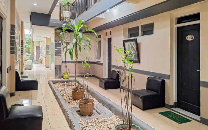 Naratas Hotel Cisarua Puncak Mitra RedDoorz