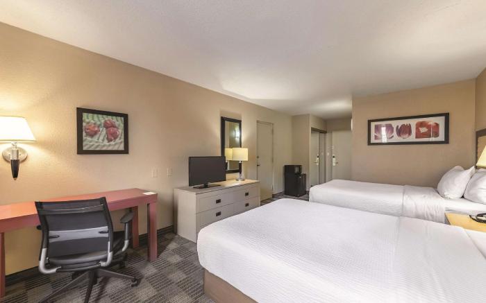 Ramada by Wyndham Fairfield NJ