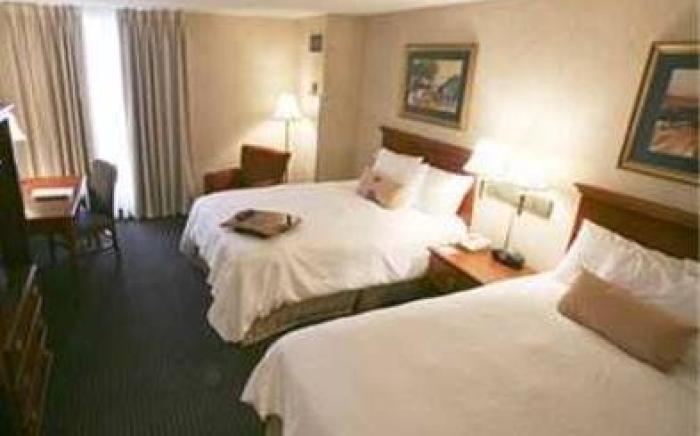 Hampton Inn And Suites Kansas City County Club Plaza