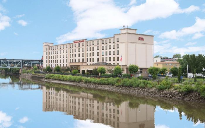 Hampton Inn & Suites Newark Harrison Riverwalk