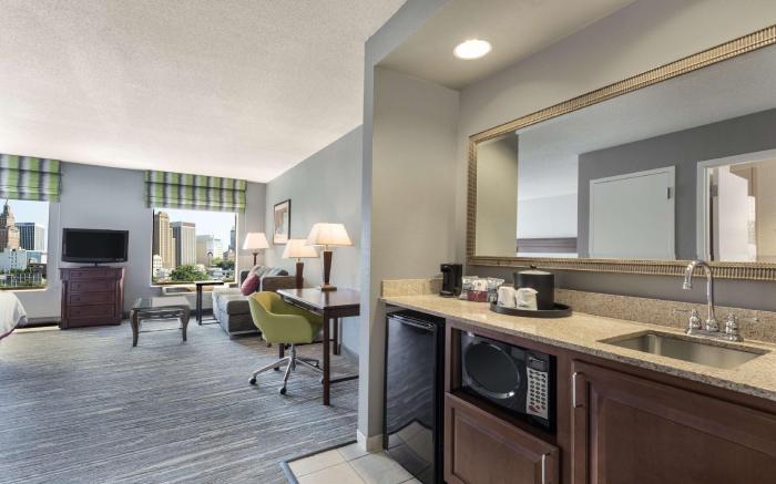 Hampton Inn & Suites Newark Harrison Riverwalk