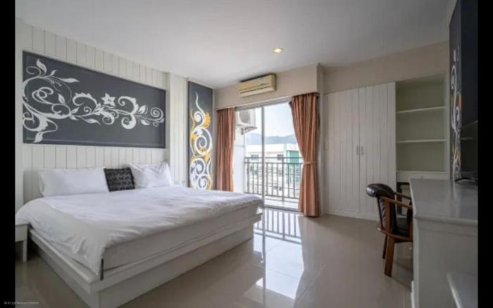 Santi White House Patong