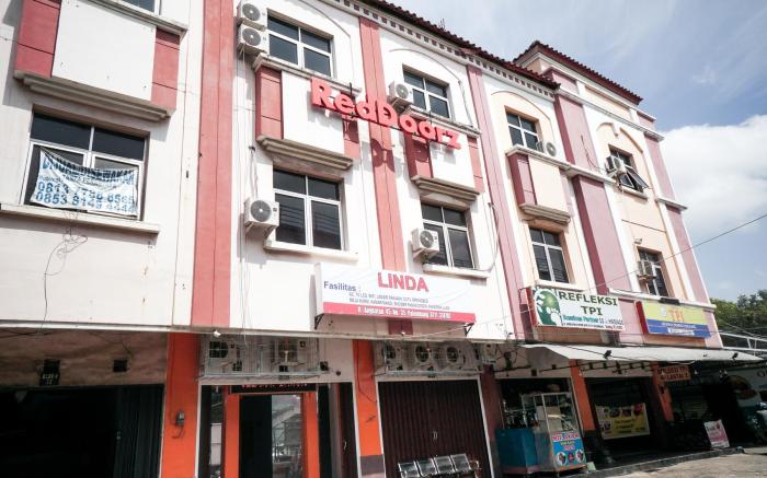 RedDoorz near Palembang Square Mall 2