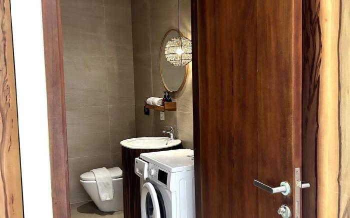 Centre of Berawa, walking distance to beach!