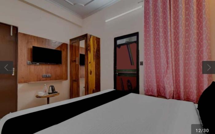 Peaceful 5-Room Hotel- D7 on 1st Floor jaipur