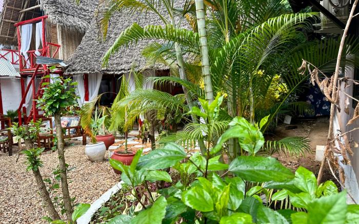 POLE POLE HOUSE NUNGWI