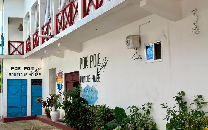 POLE POLE HOUSE NUNGWI