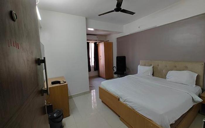 FabHotel Panchsheel Crown