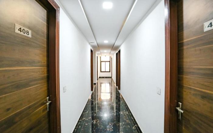 FabHotel New Silver Crown