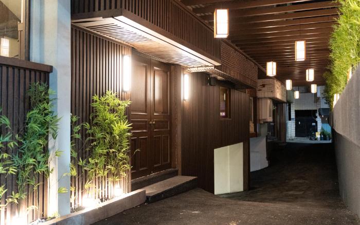 Brick Ryokan, RenNoya