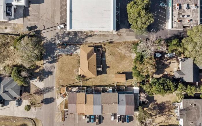 4 Bedrm 2 King Huge Private Yard/Patio/BBQ/Firepit