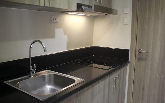 Luxury Bay Condo near MOA With Balcony Free Wi-Fi