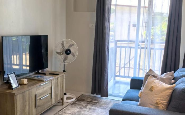 Studio Living, Balcony, Pool, Near Airport Palawan