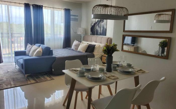 Studio Living, Balcony, Pool, Near Airport Palawan