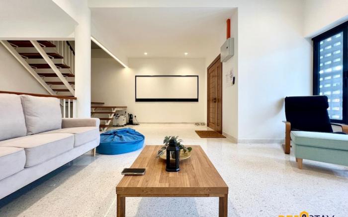 SS2 Landed in Petaling Jaya for 8 Pax