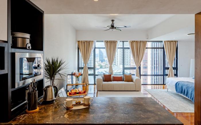 KLCC Designer 1Bed | LRT | Twin Tower Pool View