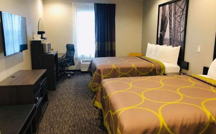 Super 8 by Wyndham St. Louis North