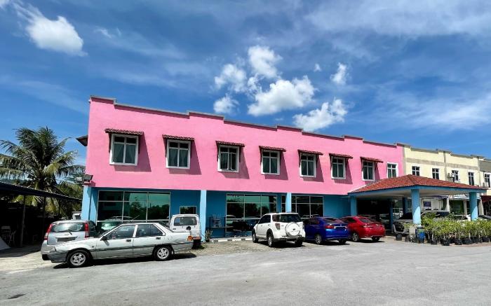 OYO 275 Senyum Inn