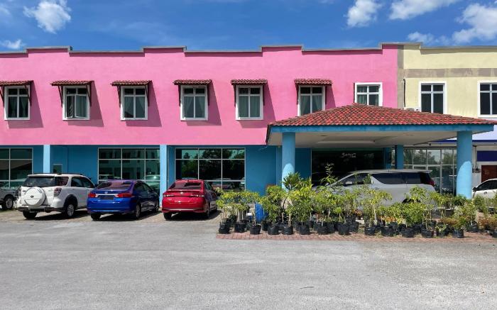 OYO 275 Senyum Inn