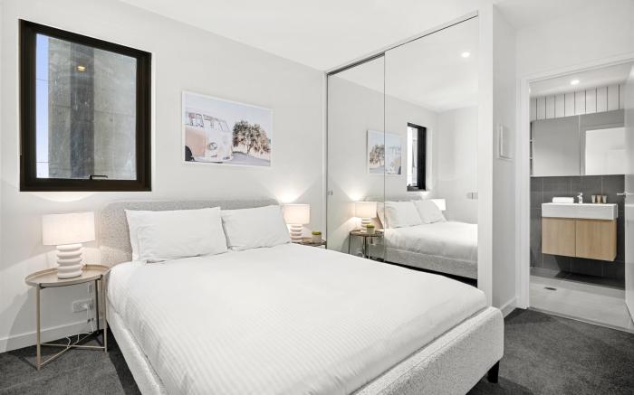 Modern Braddon Studio with Parking