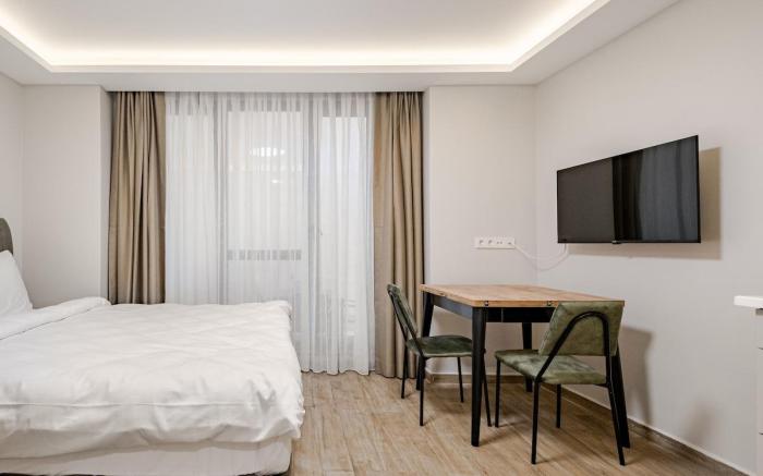 Central Brand New Studio w/Balcony Near Metro