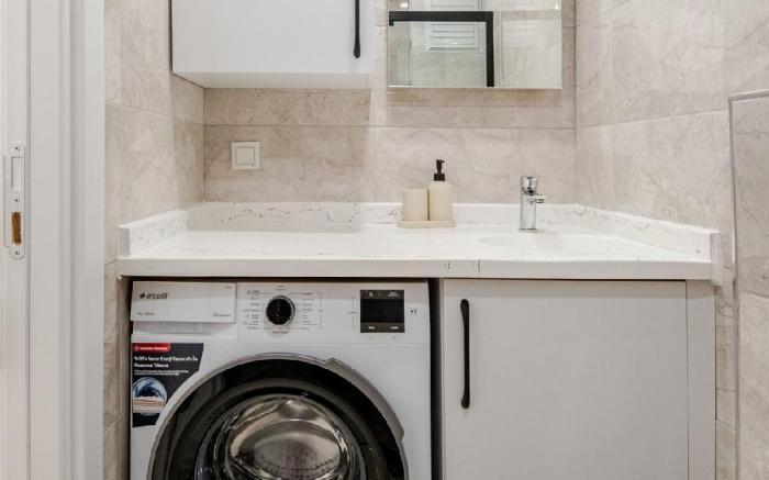 Central Brand New Studio w/Balcony Near Metro