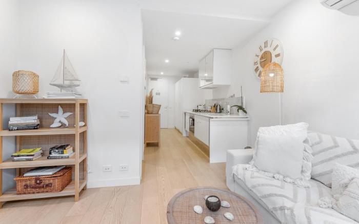 Brighton 1-Bed Apartment with Balcony & Parking